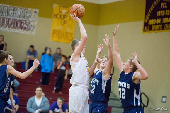 2015-12-04_SEHS Basketball vs Rootstown-11